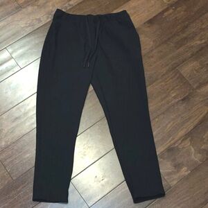 Lululemon Black Woven Crop Pant With Drawstring Waist Women's SIZE 4